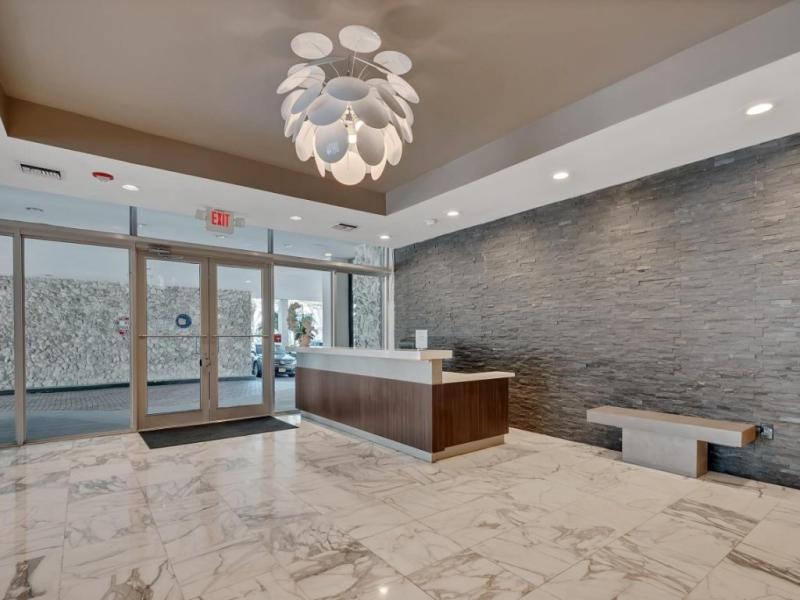 apartamentos en venta en Four Winds Condo