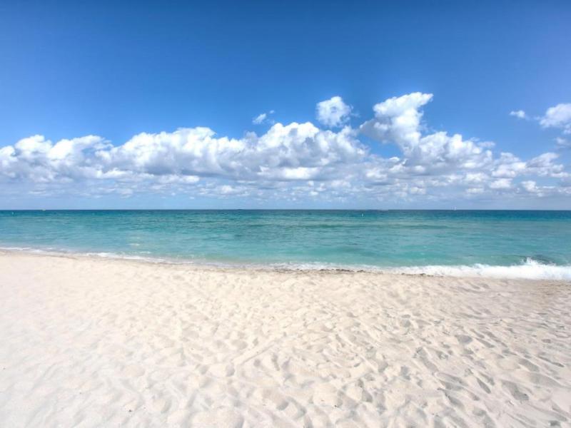 apartamentos en venta en Four Winds Condo