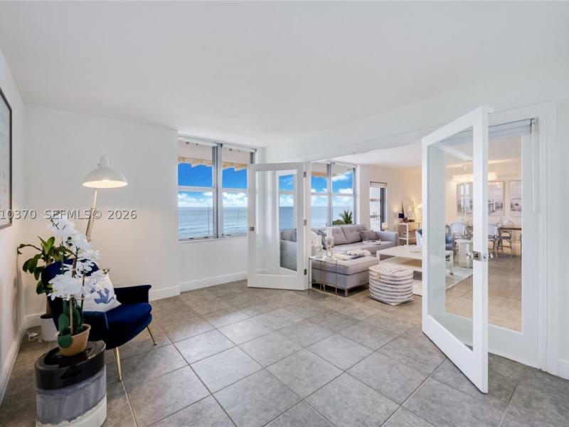 apartamentos en venta en Four Winds Condo