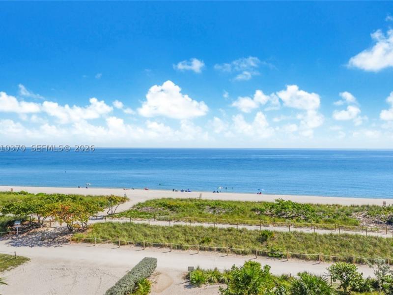 apartamentos en venta en Four Winds Condo