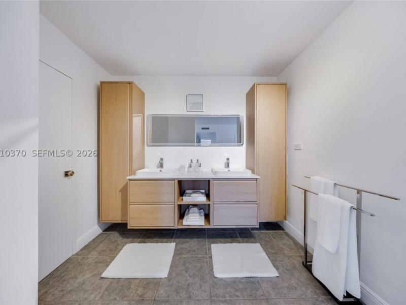 apartamentos en venta en Four Winds Condo