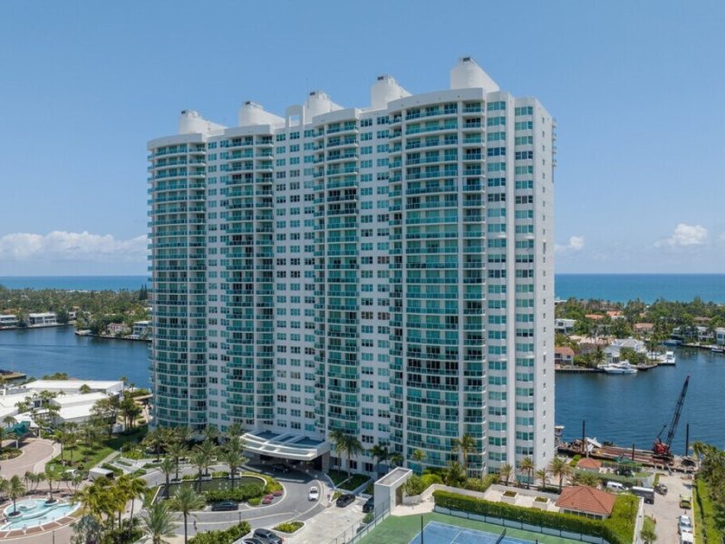 Condos for sale at Hamptons South