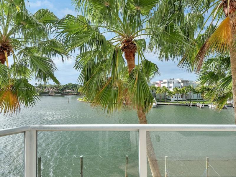 Condos for rent at Grandview