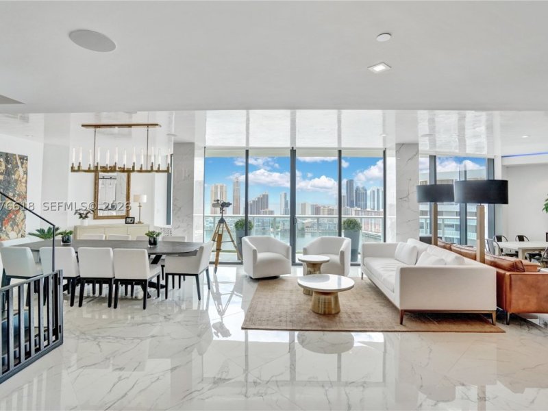 Condos for sale at 4000 Williams Island