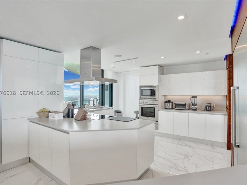 Condos for sale at 4000 Williams Island