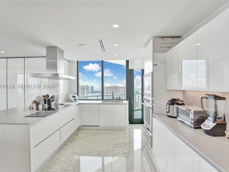 Condos for sale at 4000 Williams Island