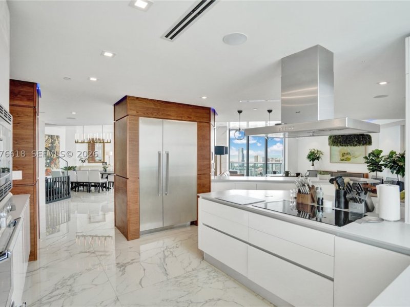 Condos for sale at 4000 Williams Island