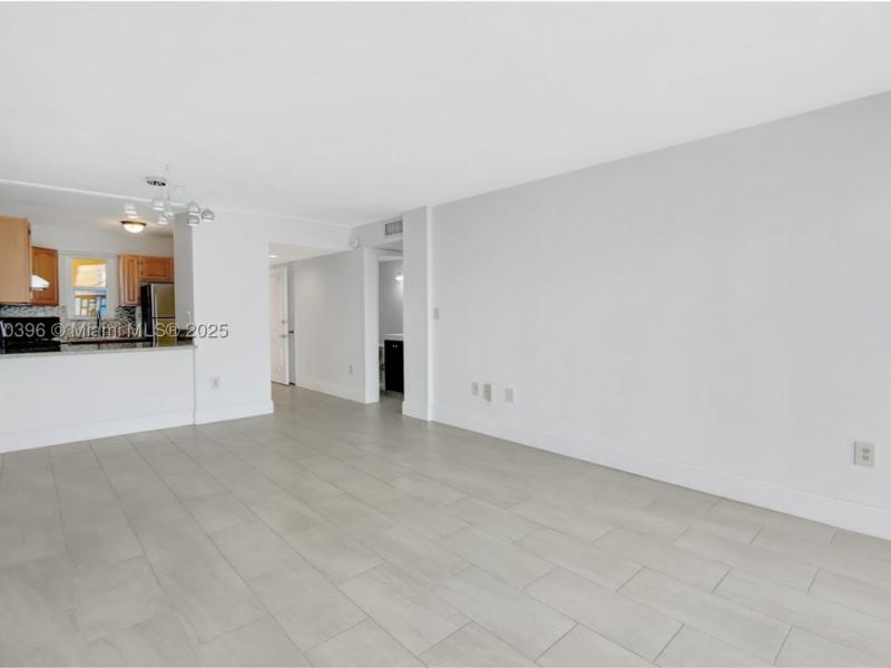 apartamento para alugar no Riviera Towers Condo