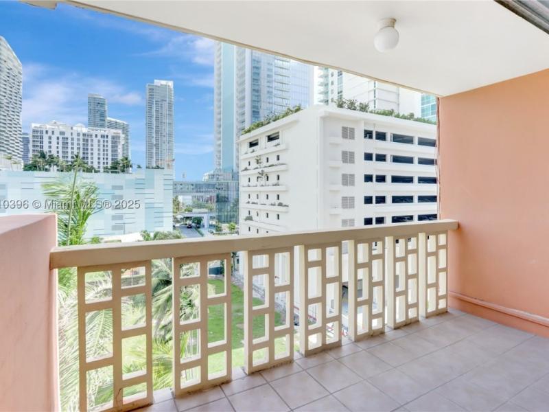 apartamento para alugar no Riviera Towers Condo