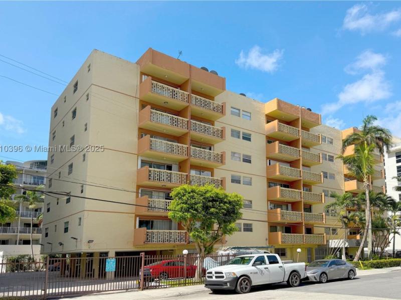 apartamento para alugar no Riviera Towers Condo