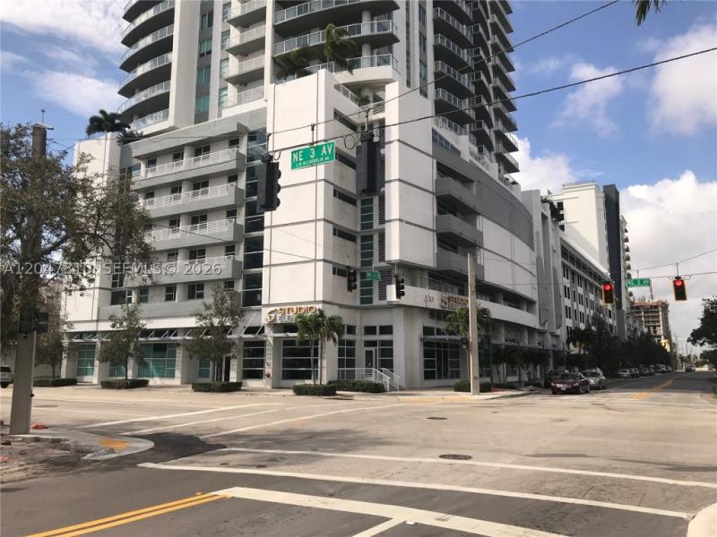 Condos for rent at Strada 315