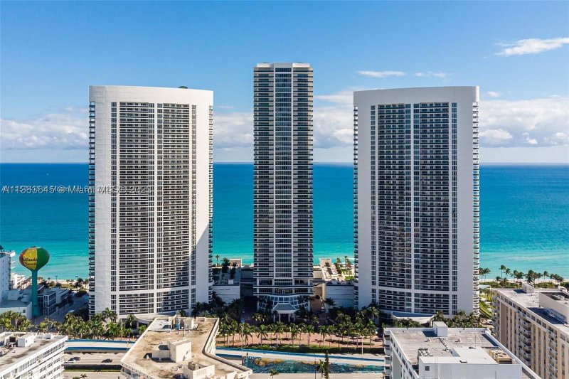 Alquiler de apartamento en Beach Club Two 1806 short t