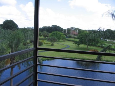 Aluguel de apartamento no Bayshore Yacht Tennis Club 812