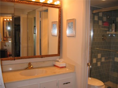 Aluguel de apartamento no Bayshore Yacht Tennis Club 812