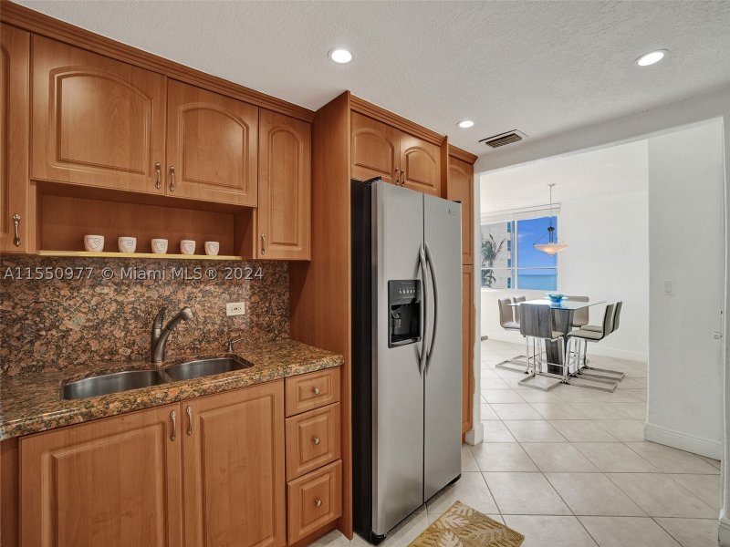 Condo for sale at Carriage Club North 725