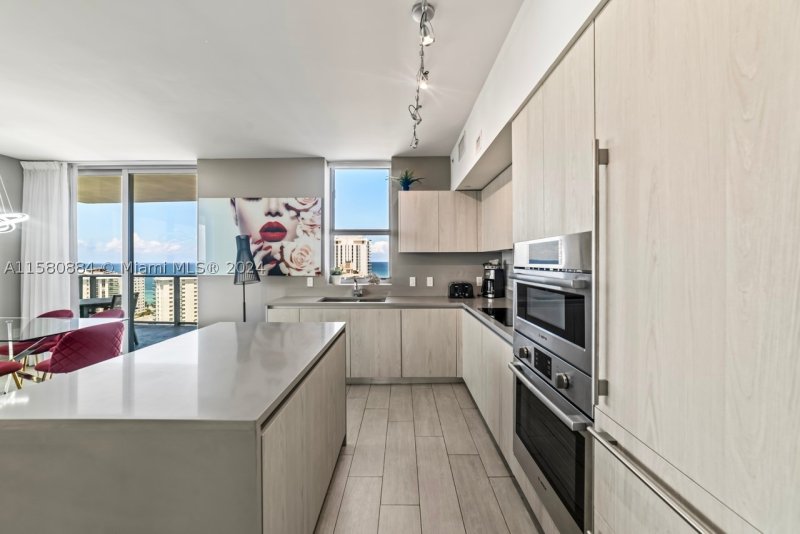 Apartment for rent at Hyde Beach House R1601