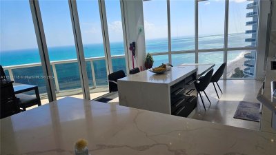 Comprar apartamento no Trump Tower One 1901