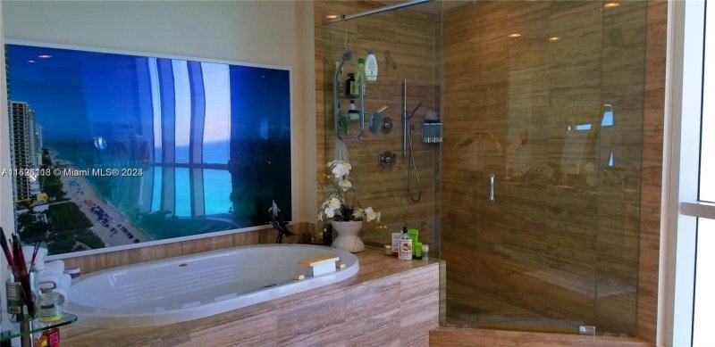 Condo for sale at Trump Tower One 1901