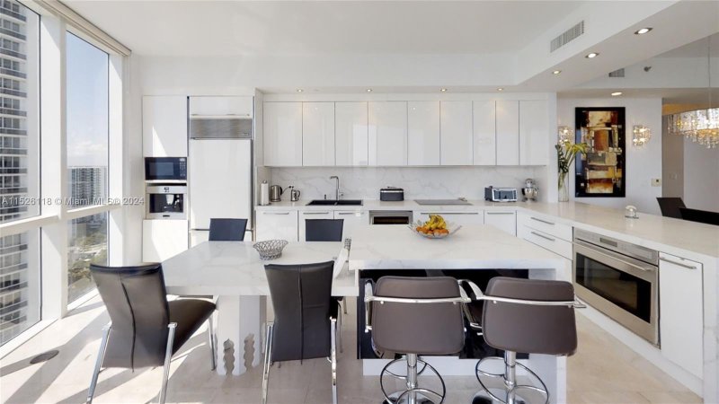 Condo for sale at Trump Tower One 1901