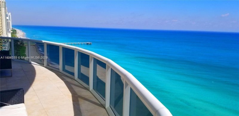 Condo for sale at Trump Tower One 1901