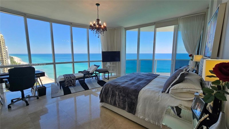 Condo for sale at Trump Tower One 1901
