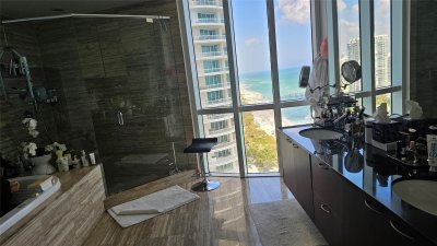 Comprar apartamento no Trump Tower One 1901
