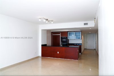Comprar apartamento no Beach Club Two 4711