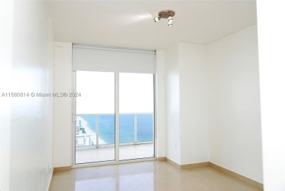 Comprar apartamento no Beach Club Two 4711