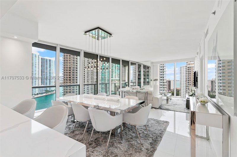 Comprar apartamento no Icon Brickell Tower II 1702