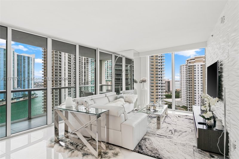 Comprar apartamento no Icon Brickell Tower II 1702