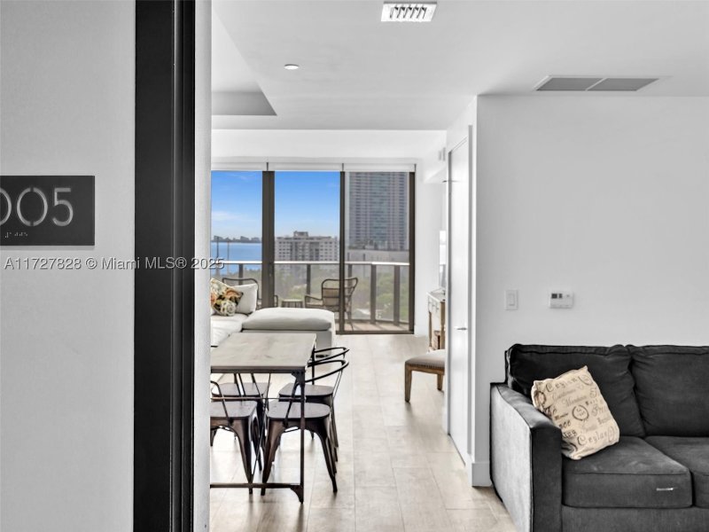 Apartment for rent at Hyde Midtown 1005