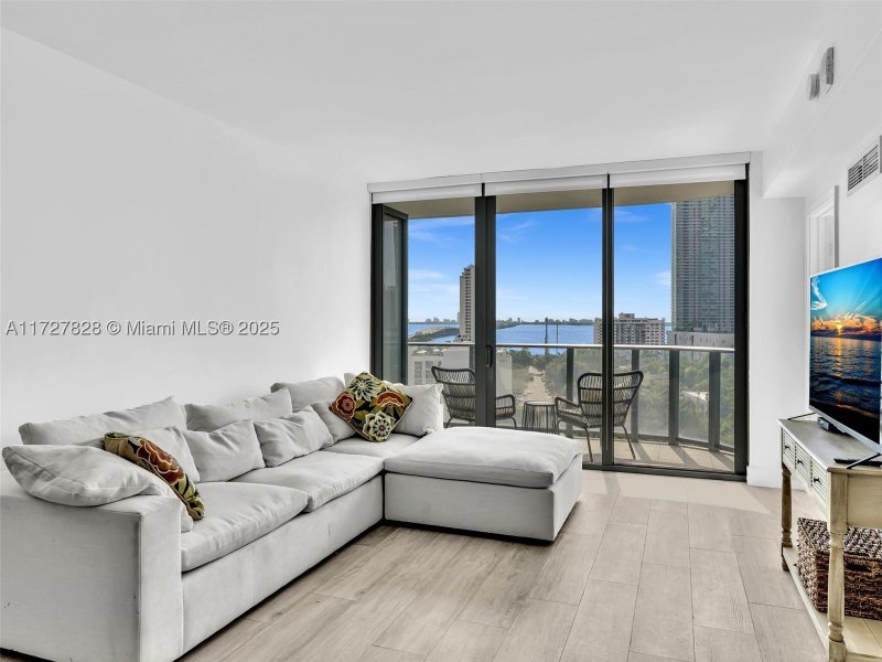 Apartment for rent at Hyde Midtown 1005