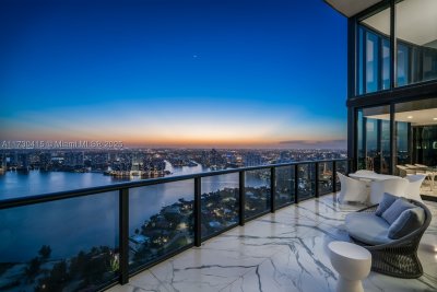 Comprar apartamento no Porsche Design Tower 4203