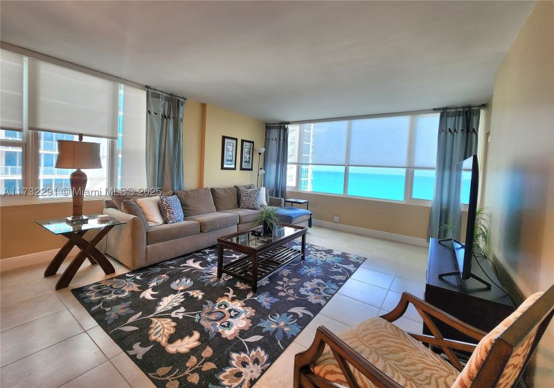 Apartment for rent at Alexander Towers 1206