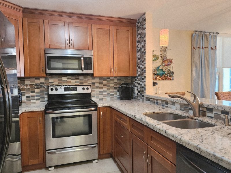 Apartment for rent at Alexander Towers 1206