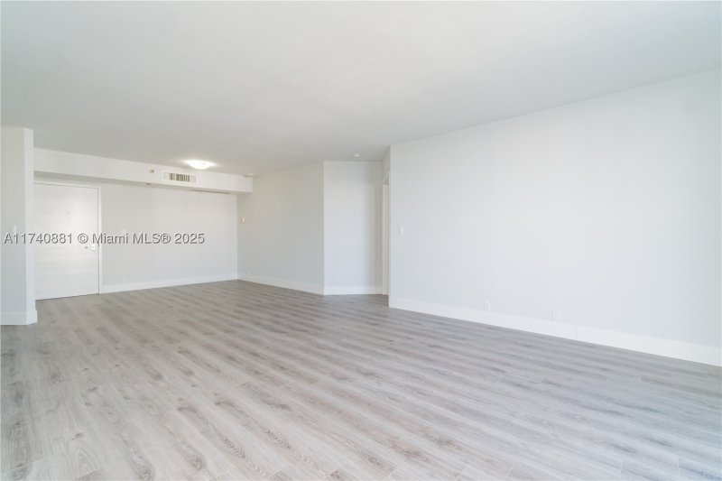 Condo for sale at Mystic Pointe 500 1513
