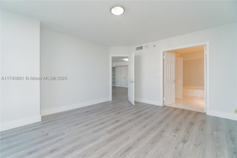 Condo for sale at Mystic Pointe 500 1513