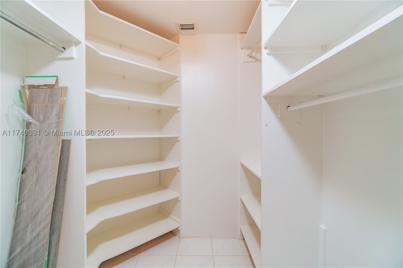 Condo for sale at Mystic Pointe 500 1513