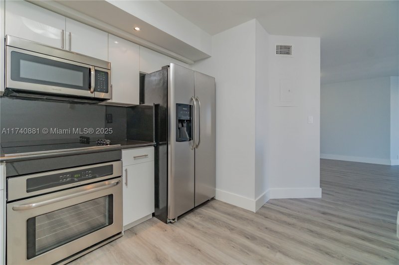 Condo for sale at Mystic Pointe 500 1513