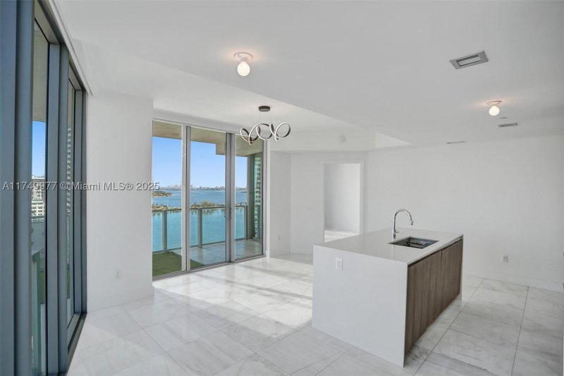 Comprar apartamento en Biscayne Beach 1601
