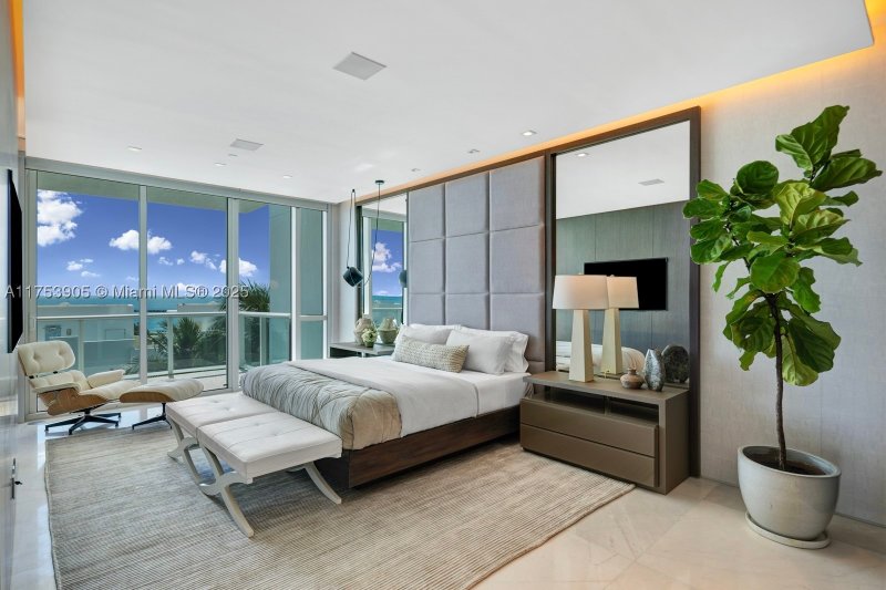 Condo for sale at Continuum I South 606