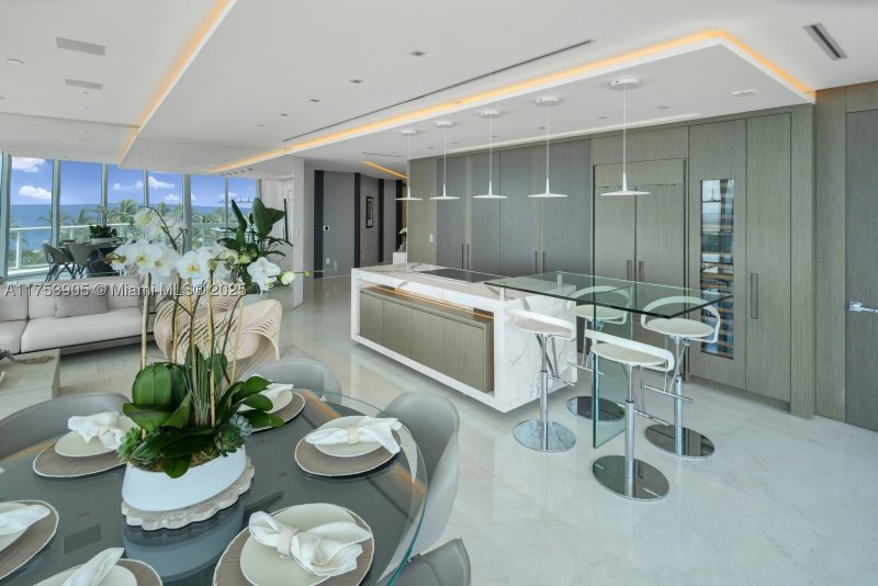 Condo for sale at Continuum I South 606