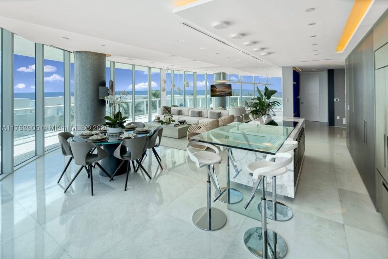 Condo for sale at Continuum I South 606