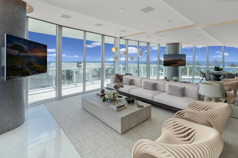 Condo for sale at Continuum I South 606