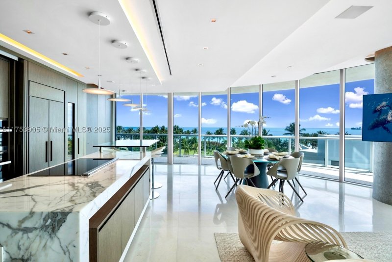 Condo for sale at Continuum I South 606