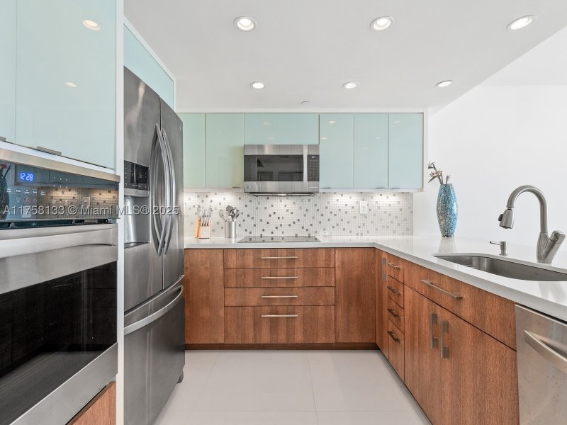 Condo for sale at South Pointe Tower 906