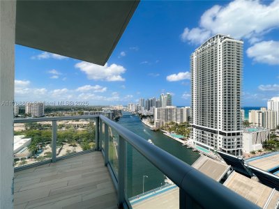 Comprar apartamento no Beachwalk T2202