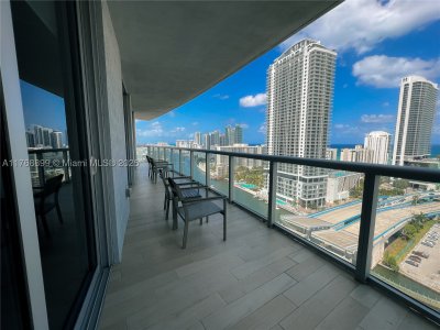 Comprar apartamento no Beachwalk T2202