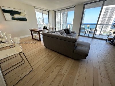 Comprar apartamento no Beachwalk T2202