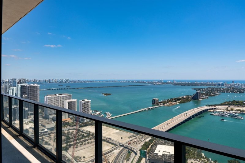 Comprar apartamento en One Thousand Museum 5801